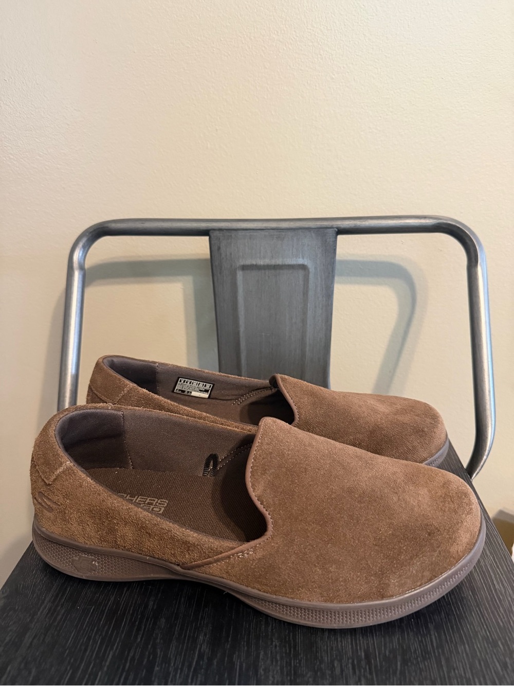 Skechers On The Go Women’s 9 Chocolate Brown Suede Leather Slip On Loafers